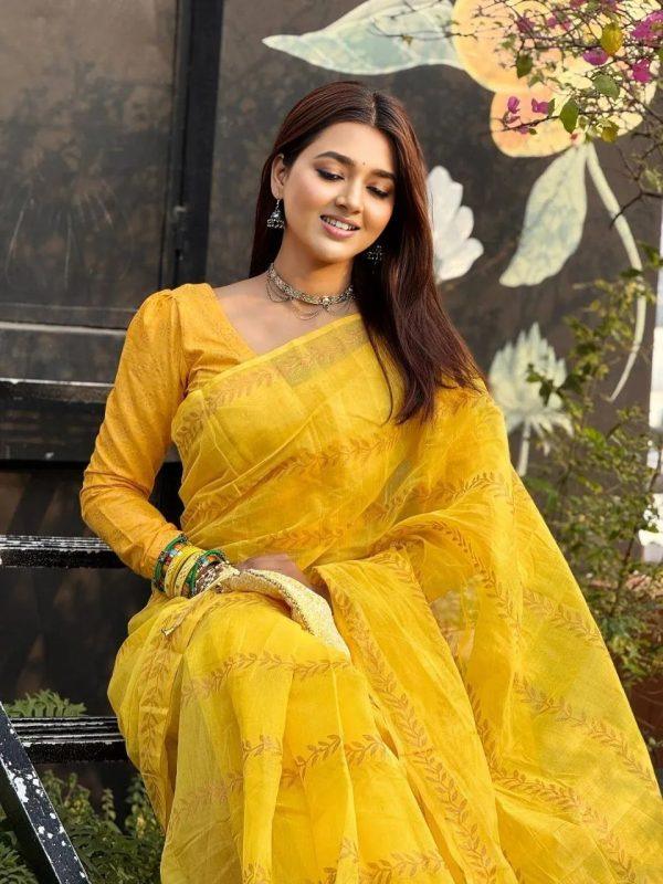 প্রিমিয়াম সেমি মসলিন হলুদ শাড়ি